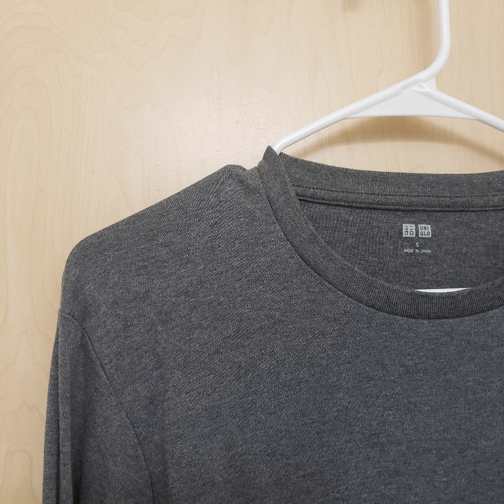 Uniqlo Heather Gray Longsleeved Top